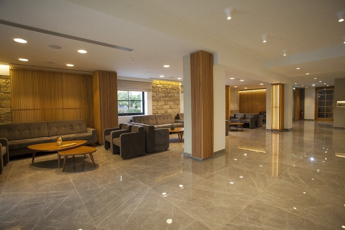 Imagen de los interiores del Hotel Pefkos. Foto 16