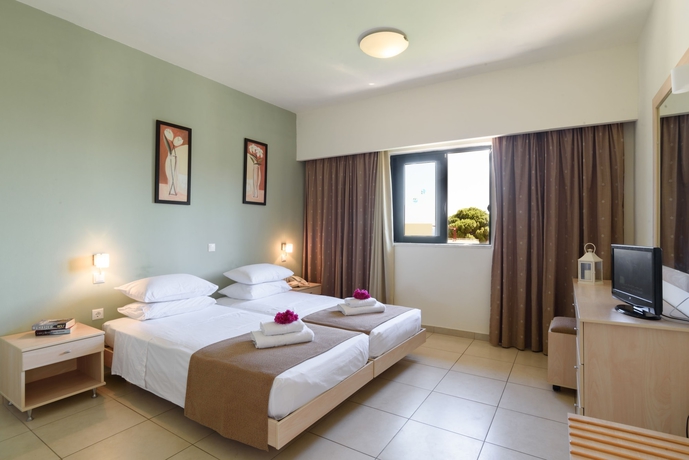 Imagen de la habitación del Hotel Pefkos Village Resort. Foto 4