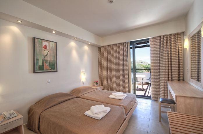 Imagen de la habitación del Hotel Pefkos Village Resort. Foto 9