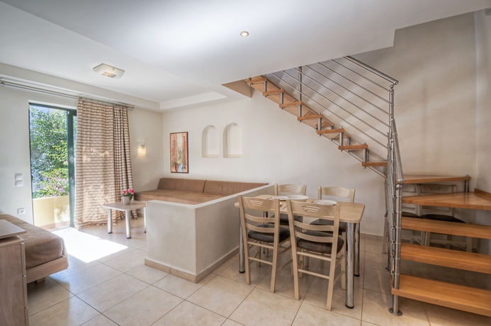 Imagen de la habitación del Hotel Pefkos Village Resort. Foto 10