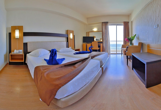 Imagen de la habitación del Hotel Pegasos Deluxe Beach. Foto 8