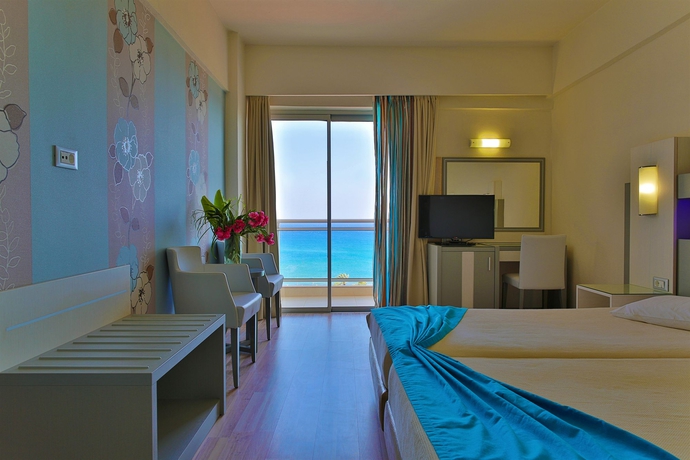 Imagen de la habitación del Hotel Pegasos Deluxe Beach. Foto 10