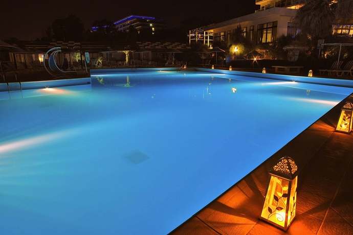 Imagen de la piscina del Hotel Pegasos Deluxe Beach. Foto 13