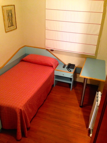 Imagen de la habitación del Hotel Pelayo, Plaza Catalunya. Foto 6