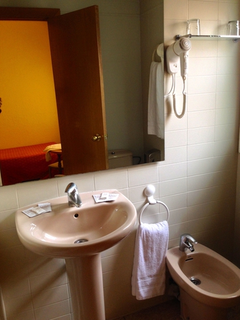 Imagen de la habitación del Hotel Pelayo, Plaza Catalunya. Foto 11