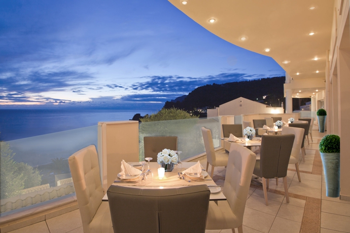 Imagen del bar/restaurante del Hotel Pelekas Monastery. Foto 6