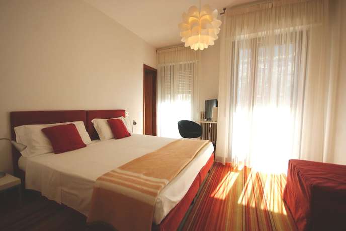 Imagen de la habitación del Hotel Peler. Foto 13
