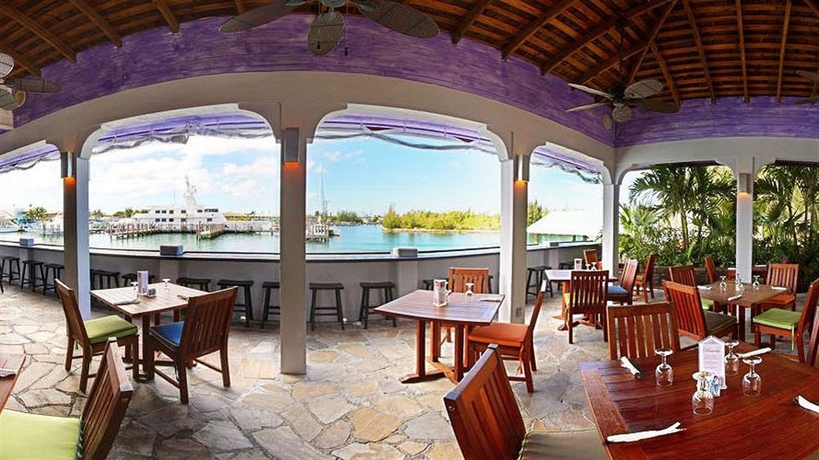 Imagen del bar/restaurante del Hotel Pelican Bay Resort At Lucaya. Foto 1