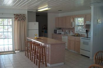 Imagen de la habitación del Hotel Pelican Beach Villas. Foto 4