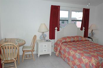 Imagen de la habitación del Hotel Pelican Beach Villas. Foto 5