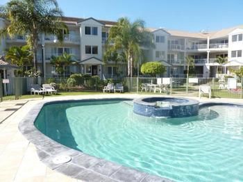 Imagen de la piscina del Hotel Pelican Cove. Foto 9