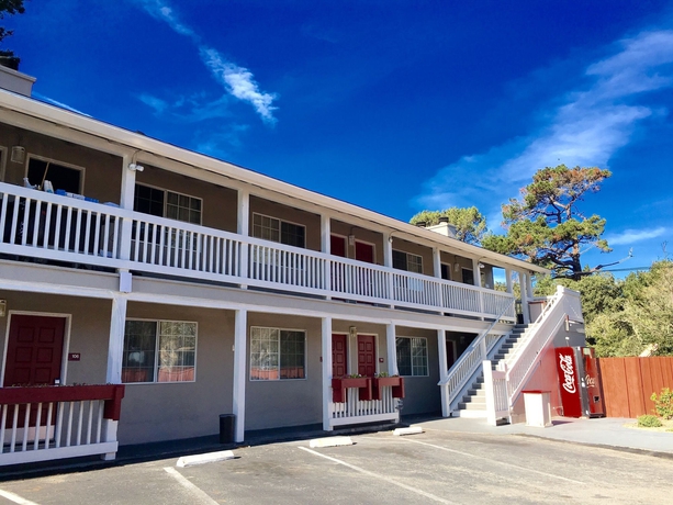 Imagen de los exteriores del Hotel Pelican Inn Monterey. Foto 12