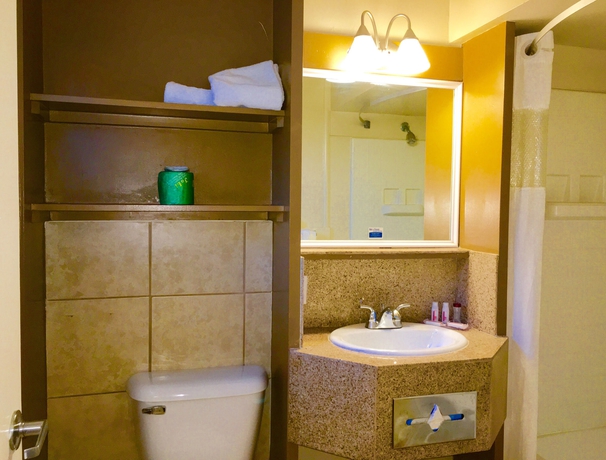 Imagen de la habitación del Hotel Pelican Inn Monterey. Foto 5