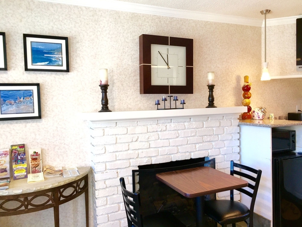 Imagen de los interiores del Hotel Pelican Inn Monterey. Foto 15