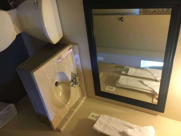 Imagen de la habitación del Hotel Pelican Inn and Suites. Foto 5
