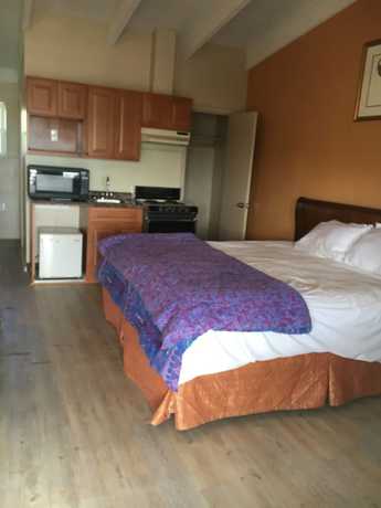 Imagen de la habitación del Hotel Pelican Inn and Suites. Foto 6