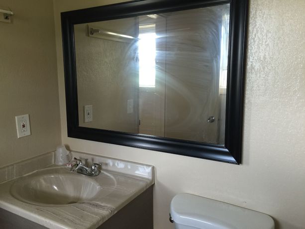 Imagen de la habitación del Hotel Pelican Inn and Suites. Foto 15