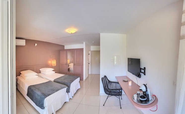 Imagen de la habitación del Hotel Pelican, L'Enclos. Foto 15