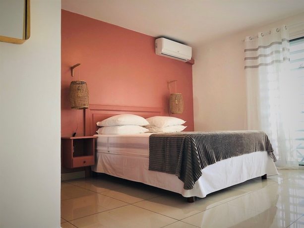 Imagen de la habitación del Hotel Pelican, L'Enclos. Foto 17