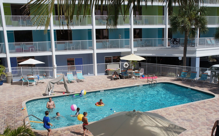 Imagen de la piscina del Hotel Pelican Pointe. Foto 10