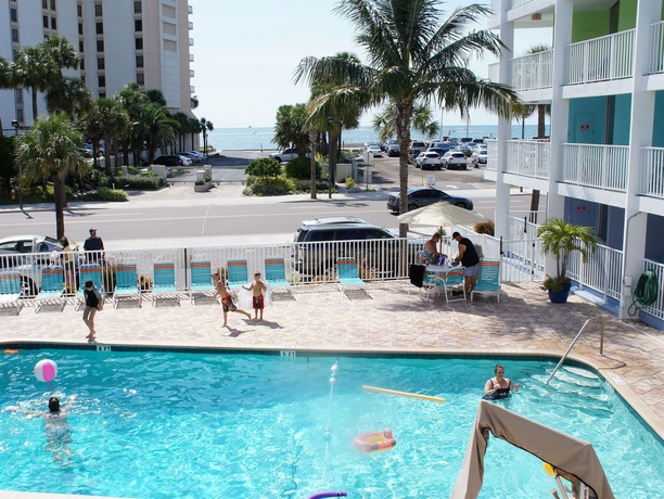 Imagen de la piscina del Hotel Pelican Pointe. Foto 11