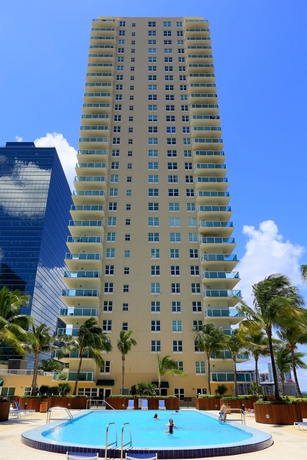 Imagen de la piscina del Hotel Pelican Residence at One Broadway. Foto 16