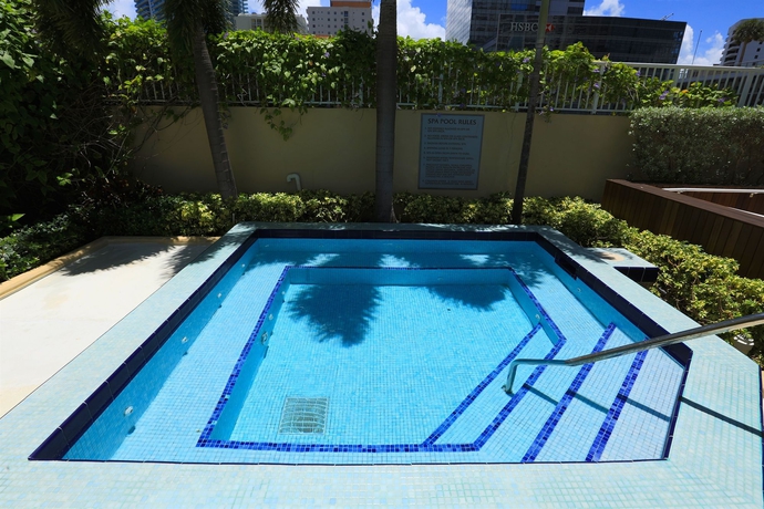 Imagen de los exteriores del Hotel Pelican Residence at One Broadway. Foto 9
