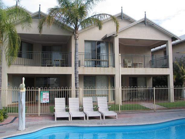Imagen de la habitación del Hotel Pelican Shore Villas. Foto 3