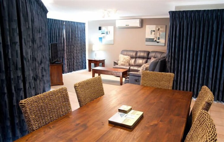 Imagen de los interiores del Hotel Pelican Shore Villas. Foto 19