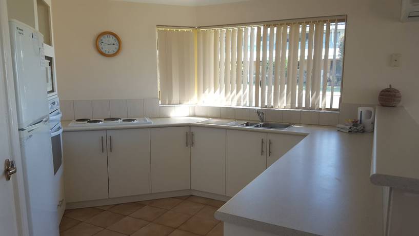 Imagen de la habitación del Hotel Pelican Shore Villas. Foto 9