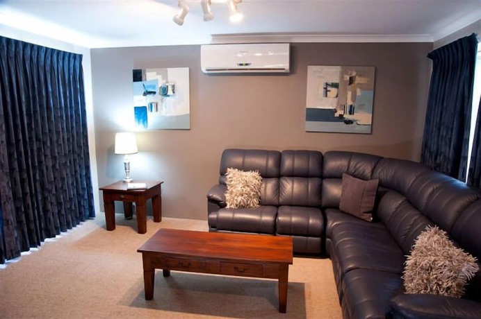 Imagen de la habitación del Hotel Pelican Shore Villas. Foto 11