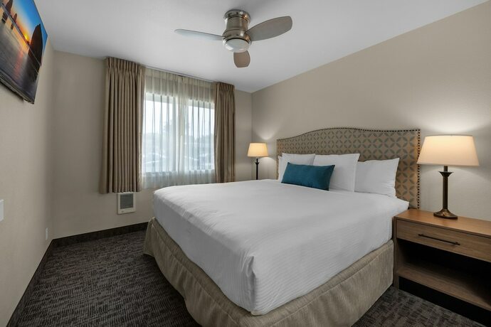 Imagen general del Hotel Pelican Shores Inn. Foto 5