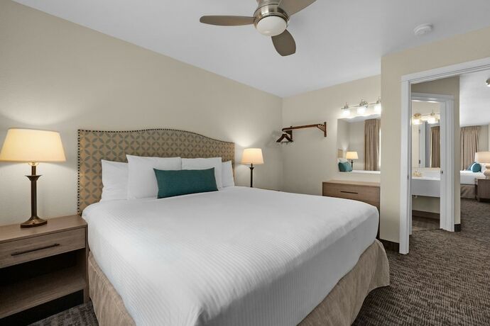 Imagen general del Hotel Pelican Shores Inn. Foto 6