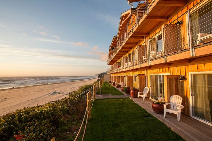 Imagen general del Hotel Pelican Shores Inn. Foto 8