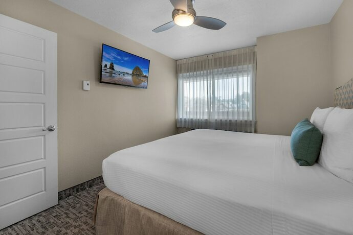 Imagen general del Hotel Pelican Shores Inn. Foto 9