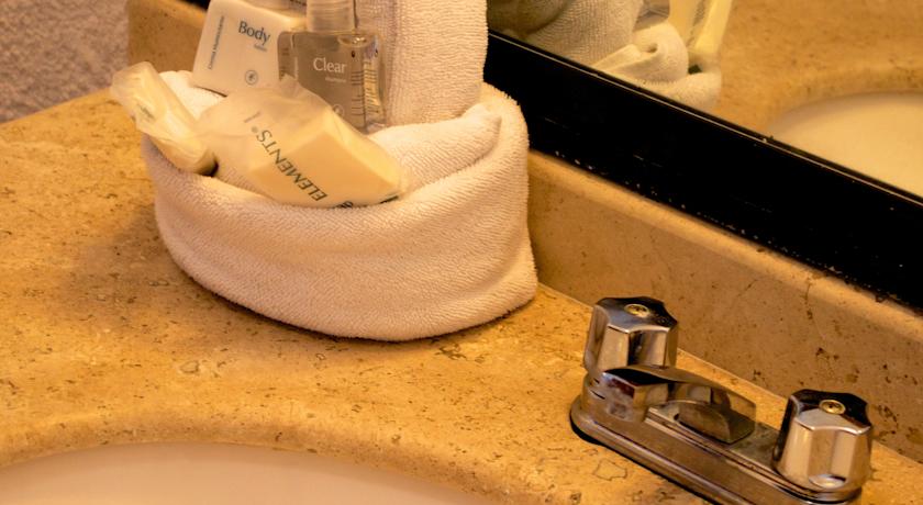 Imagen de la habitación del Hotel Pelicano Inn Playa Del Carmen - Beachfront. Foto 4