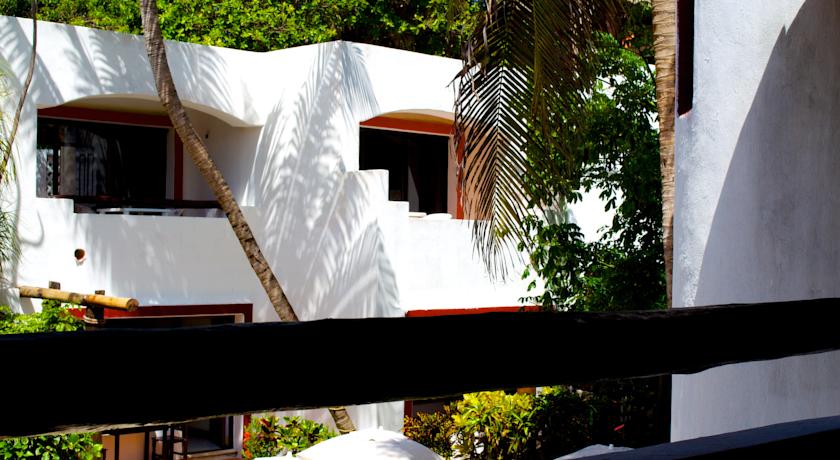 Imagen de los interiores del Hotel Pelicano Inn Playa Del Carmen - Beachfront. Foto 11