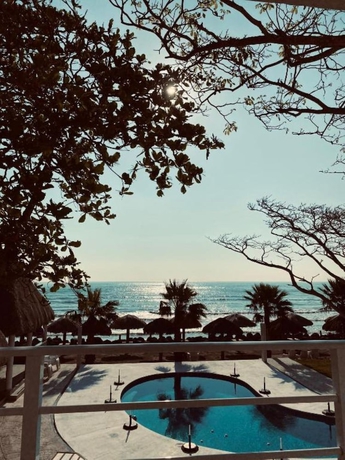 Imagen de la piscina del Hotel Pelicanos. Foto 13