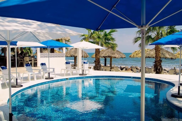 Imagen de la piscina del Hotel Pelicanos. Foto 14