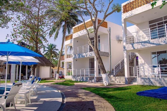 Imagen de los exteriores del Hotel Pelicanos. Foto 11