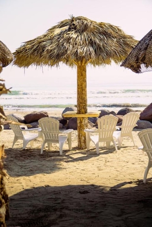Imagen de los exteriores del Hotel Pelicanos. Foto 12
