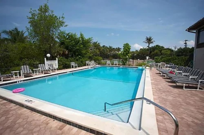 Imagen de la piscina del Hotel Pelicans Roost Gulf Front Condos. Foto 19