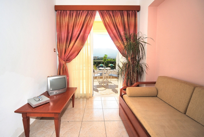 Imagen de los interiores del Hotel Pelopas Resort. Foto 11