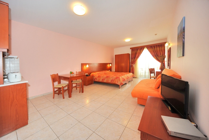 Imagen de la habitación del Hotel Pelopas Resort. Foto 6