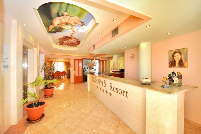 Imagen de los interiores del Hotel Pelopas Resort. Foto 13