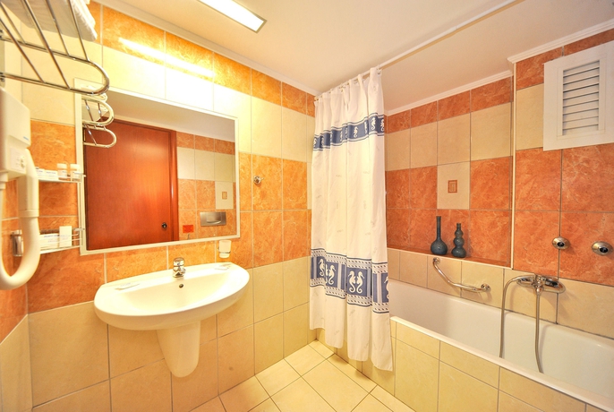 Imagen de la habitación del Hotel Pelopas Resort. Foto 7