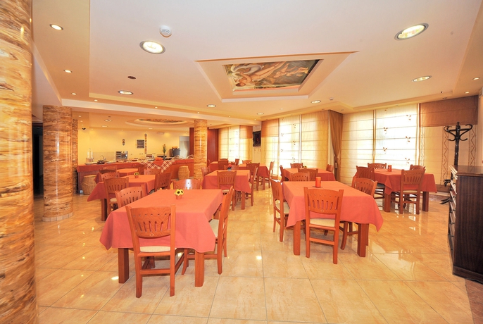Imagen del bar/restaurante del Hotel Pelopas Resort. Foto 4