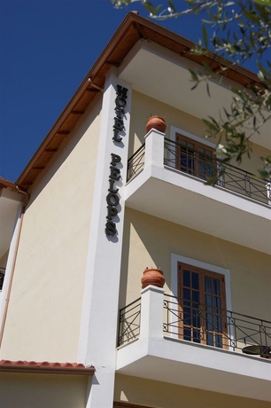 Imagen de los exteriores del Hotel Pelops. Foto 11