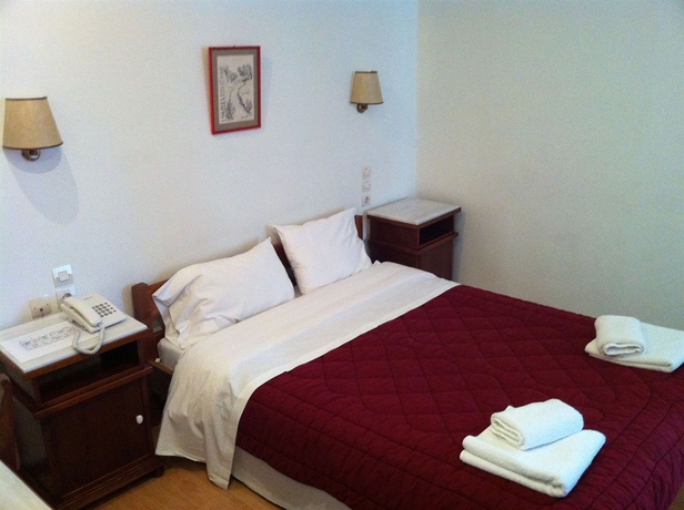 Imagen de la habitación del Hotel Pelops. Foto 7