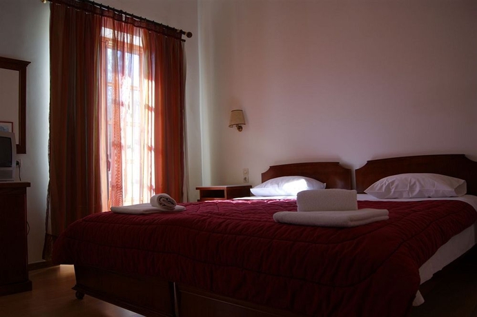 Imagen de la habitación del Hotel Pelops. Foto 9